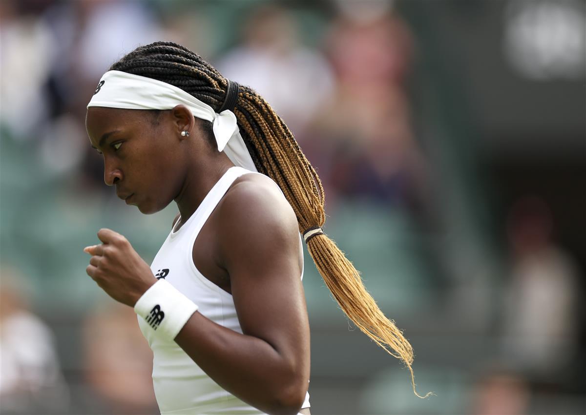 脚出其不意 脚出其不意